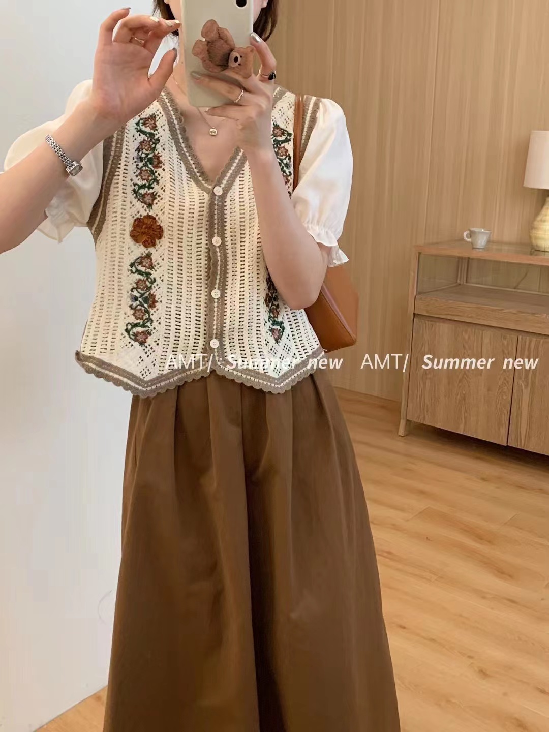 Western-style age-reducing flower embroidery short-sleeved knitted cardigan for women summer new Korean style loose top for small people