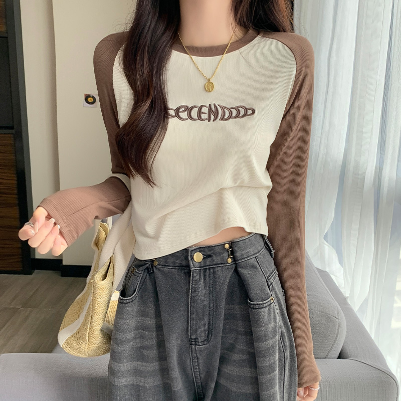 Real shot of short long-sleeved T-shirt for women in spring and autumn, new American retro raglan sleeves, right shoulder hot girl bottoming top