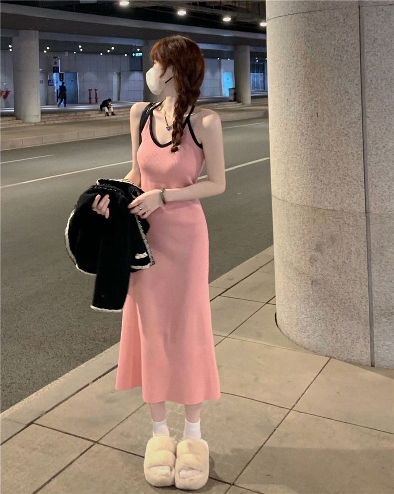 純欲風吊帶連衣裙女夏季2024新款撞色露背設計感修身顯瘦包臀裙子