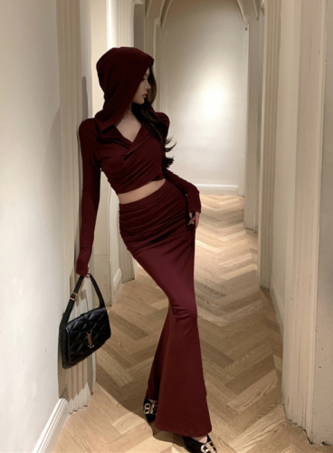 Real shot of European and American hotties sexy long-sleeved temperament hoodie top + high-waisted fishtail hip skirt suit for women