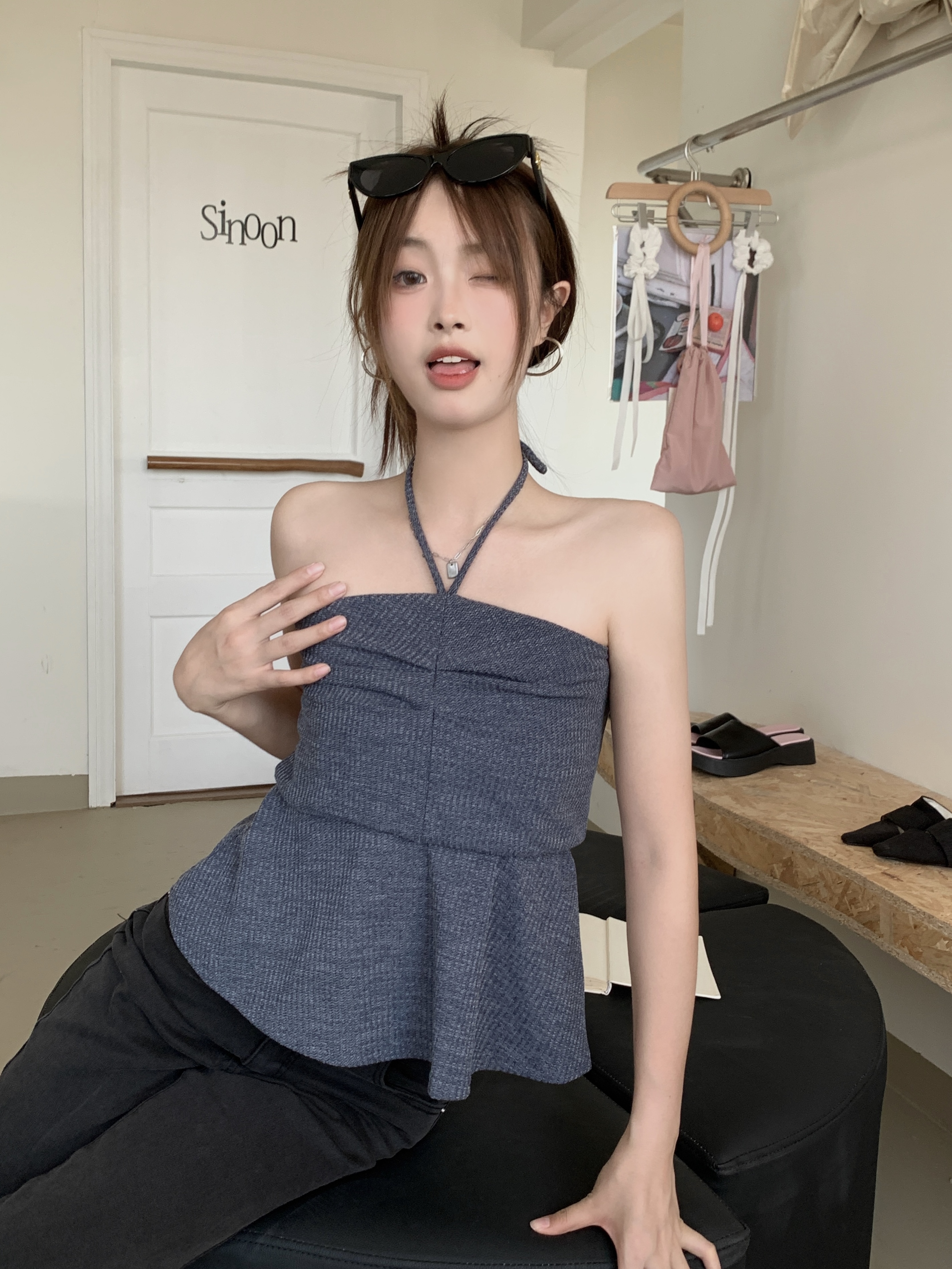 實拍 別致熱辣藍色打底掛脖修身氣質吊帶背心