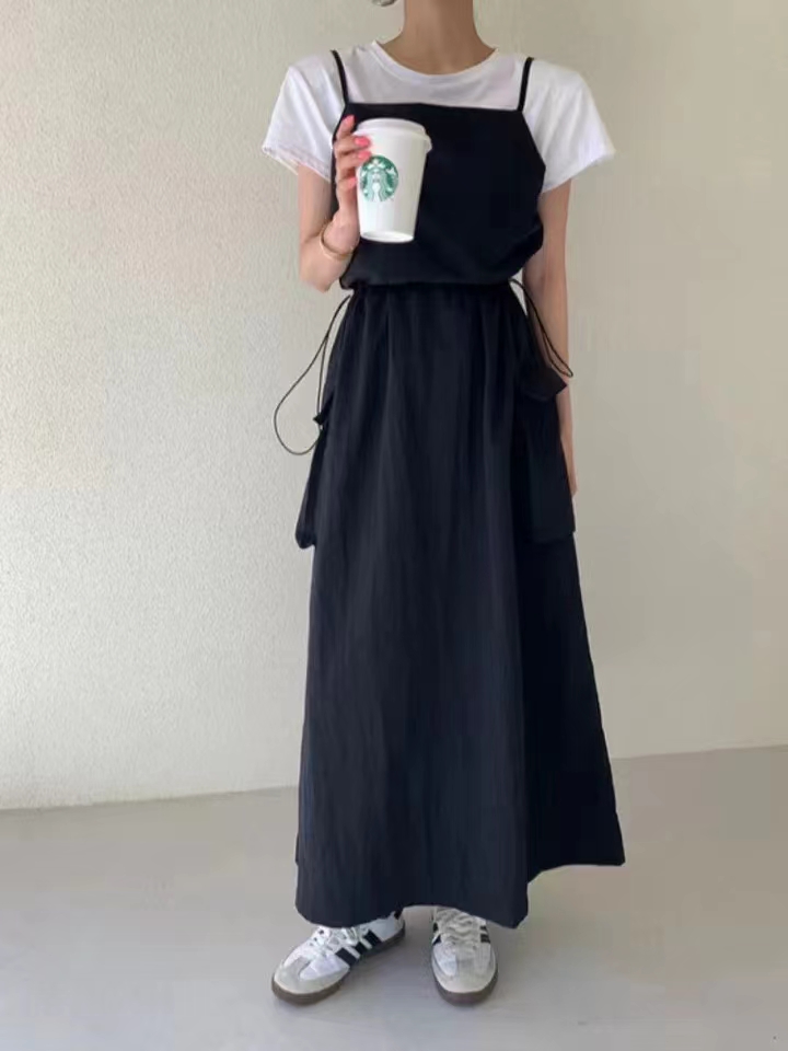 Retro style suspender dress for women with summer design niche large pockets drawstring pleated waist long skirt