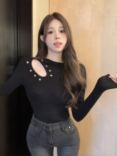 Real shot of chic sexy slim body hollow knitted bottoming shirt