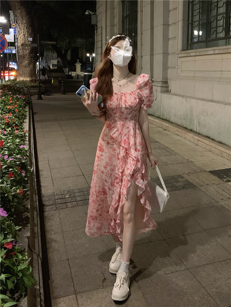 Actual shot of the new white floral-flavored ruffled slit long skirt dress