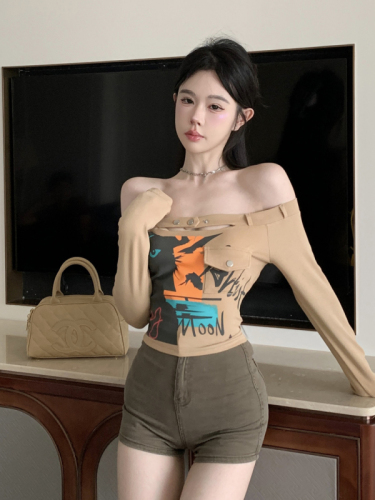 Actual shot of hot girl with hollow design, versatile one-shoulder graffiti long-sleeved T-shirt, off-shoulder bottoming top