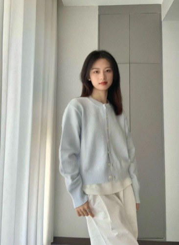 2024 spring Korean soft and waxy light blue knitted sweater coat for women simple short coat outer cardigan top