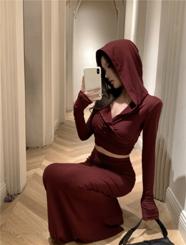 Real shot of European and American hotties sexy long-sleeved temperament hoodie top + high-waisted fishtail hip skirt suit for women