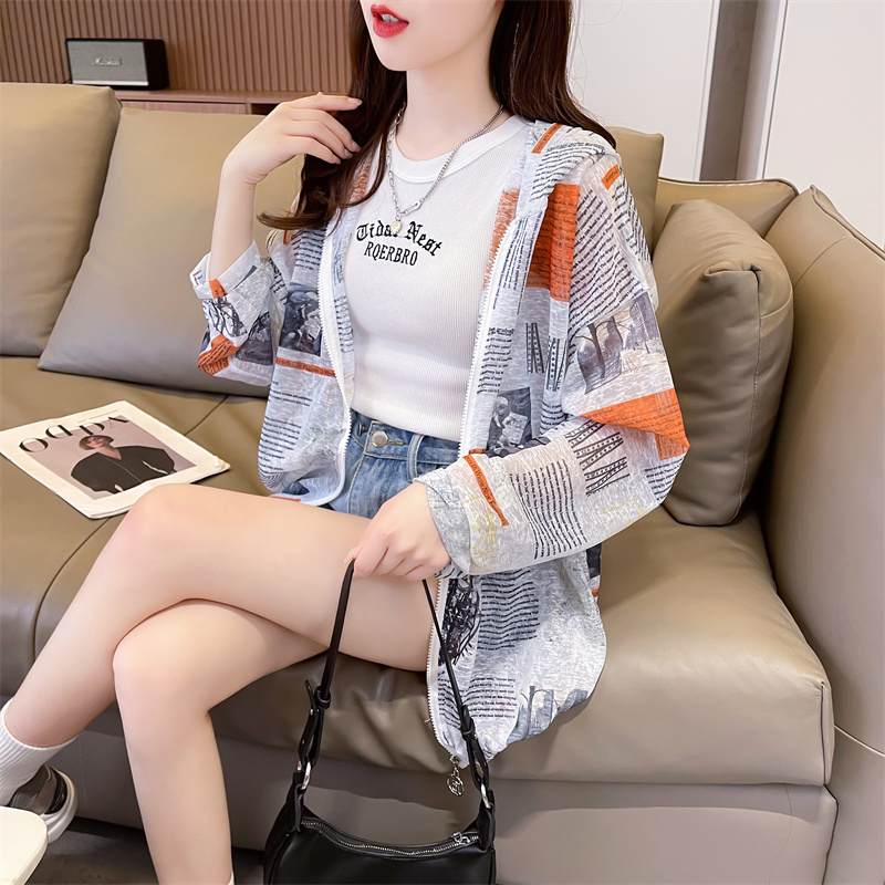 Real shot of ice silk air-conditioning shirt thin mid-length loose cardigan zipper sun protection hooded jacket for women