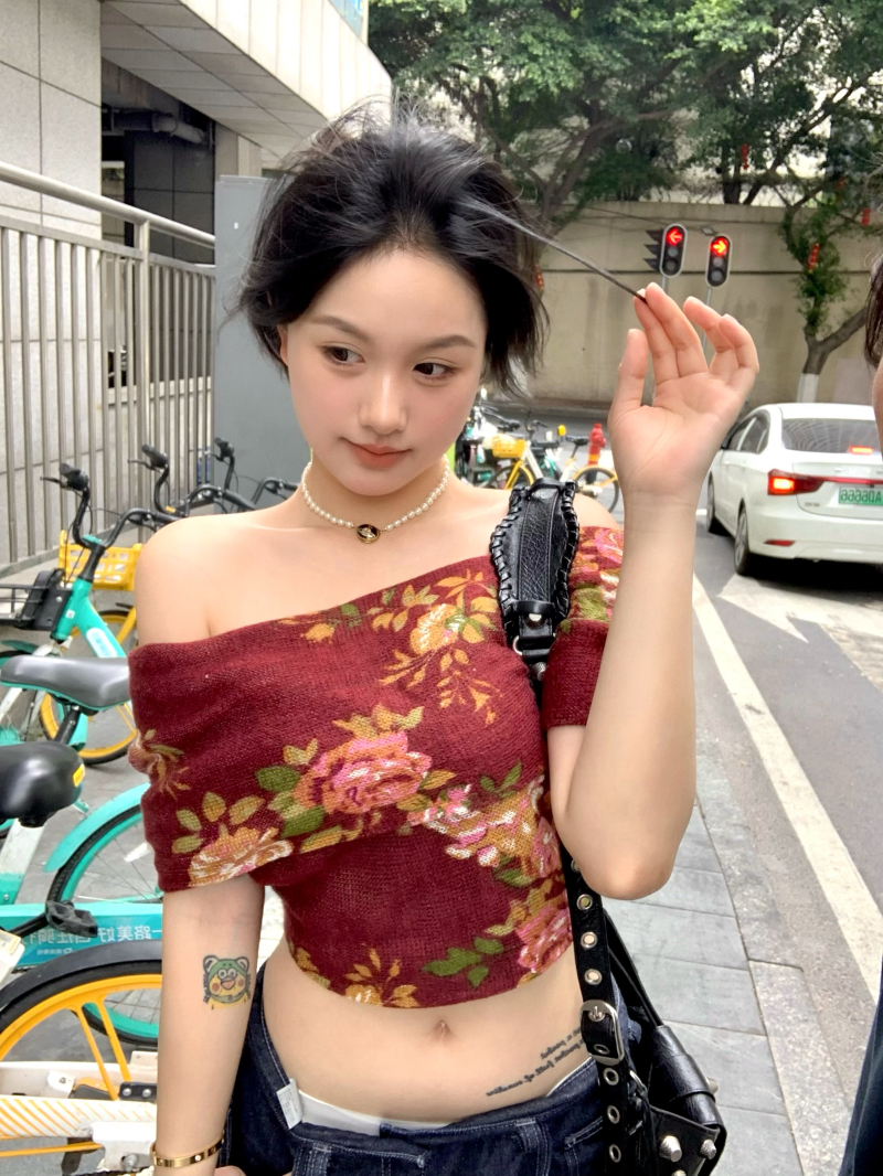 Actual shot of retro floral knitted vest hot girl style free-style design multi-wear top