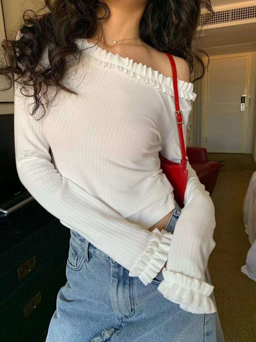 設計感小眾花邊露肩氣質長袖T恤女2024早春新款高級感甜辣妹上衣