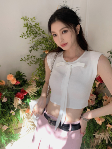 Actual shot of new academic style literary sleeveless shoulder pad strap short sweater top for women