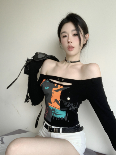 Actual shot of hot girl with hollow design, versatile one-shoulder graffiti long-sleeved T-shirt, off-shoulder bottoming top