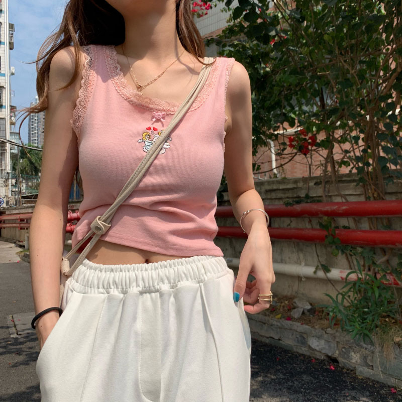 White knitted vest suspender women's 2024 new style internet celebrity hot girl style short inner and outer top