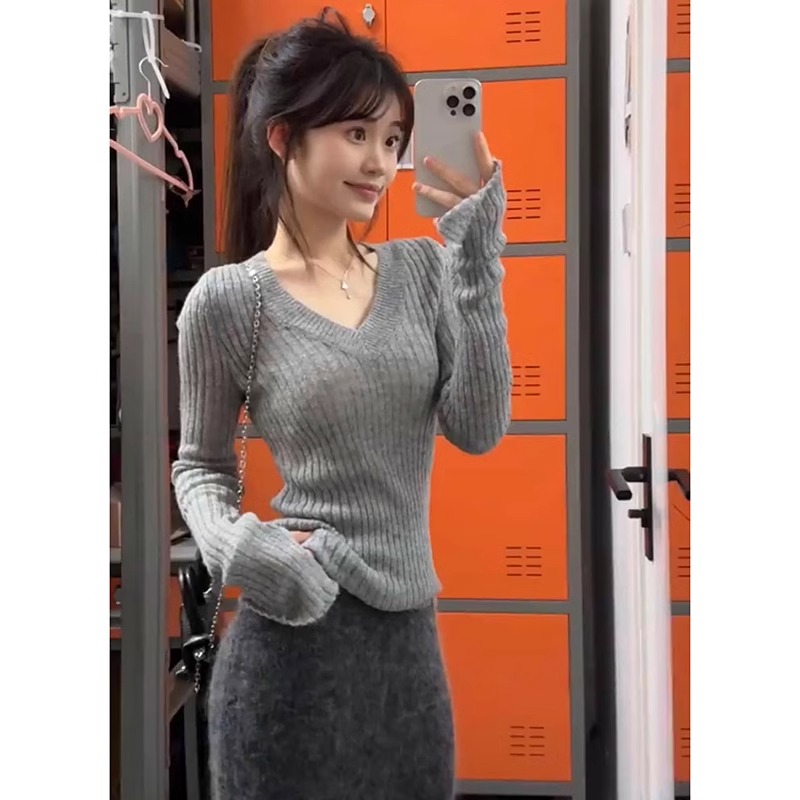 灰色v領慵懶高級感長袖針織打底衫女內搭上衣秋冬季修身短款毛衣