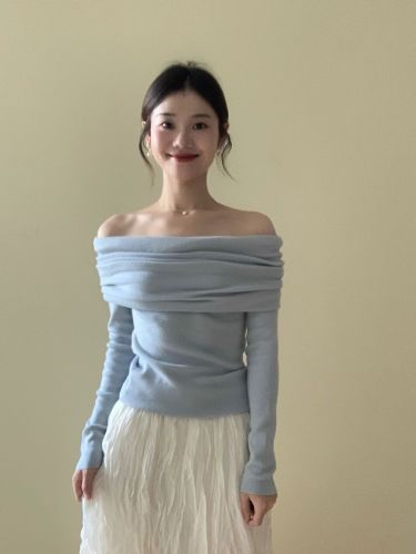 Gentle design, Korean one-shoulder sweater for women, spring slim fit, short top and skirt suit