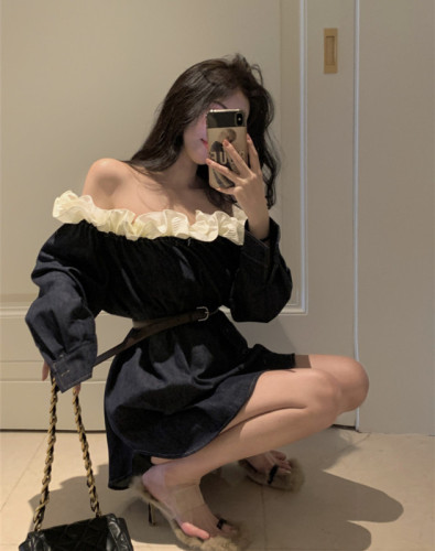 Actual shot of spring and summer Korean style retro cloud-edged loose and versatile contrasting one-shoulder denim top shirt for women