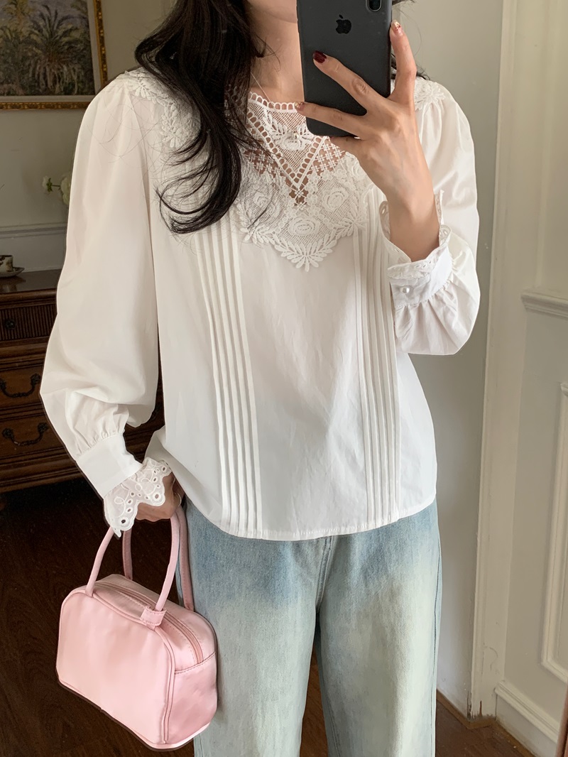 Actual shot of early spring new Korean style heavy-duty lace crochet stitching pullover retro puff-sleeved shirt, two colors