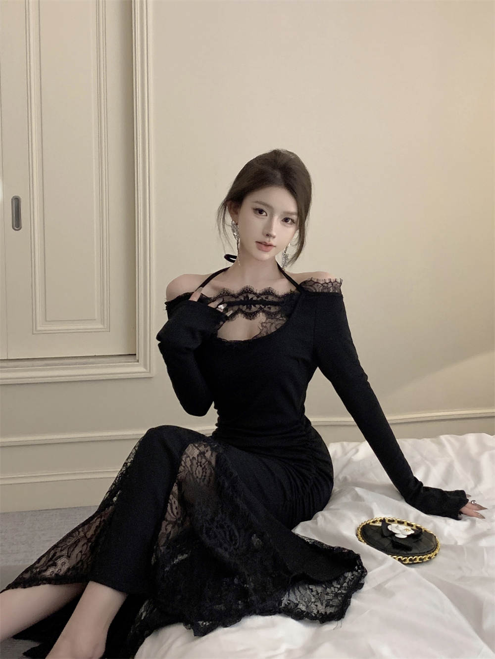 Real shot of sexy lace halterneck long-sleeved pleated slimming hollow strap dress