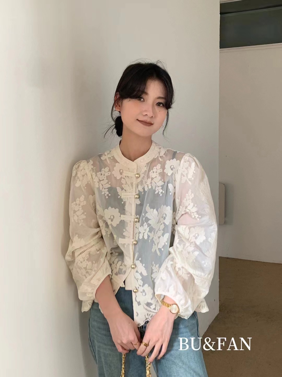 Spring new classic round neck lace shirt slimming temperament French bottoming shirt niche design