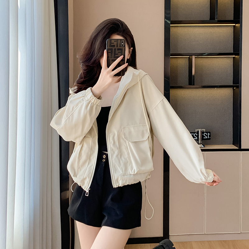 Real shot of short windproof hooded jacket for women, spring and autumn solid color jacket, American style versatile workwear top