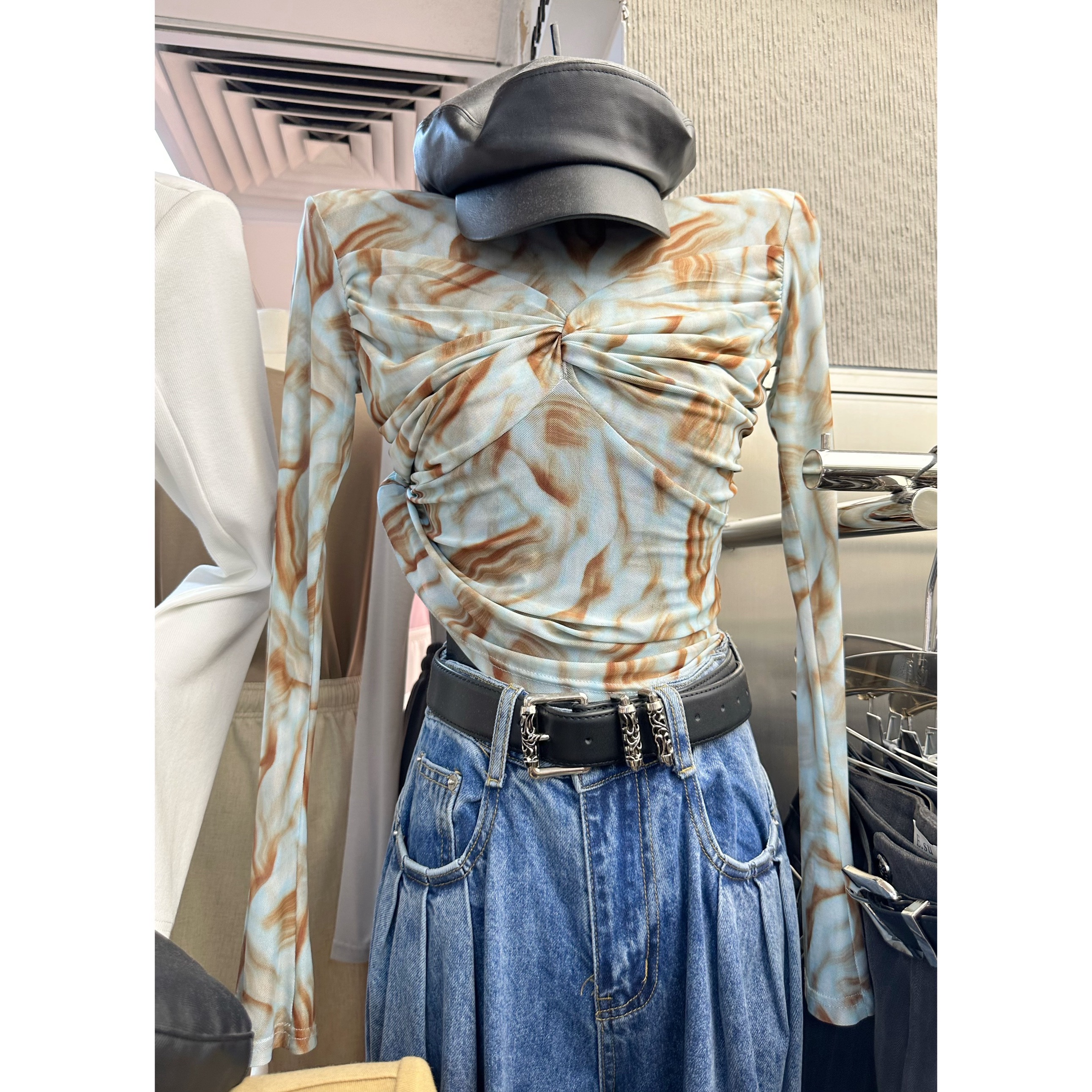 2024Esu spring new retro tie-dye printed pleated T-shirt women's mesh cross niche slim long-sleeved top