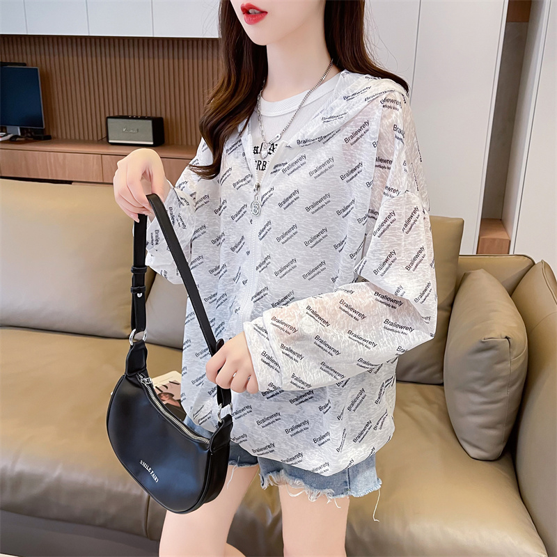 Real shot of ice silk air-conditioning shirt thin mid-length loose cardigan zipper sun protection hooded jacket for women