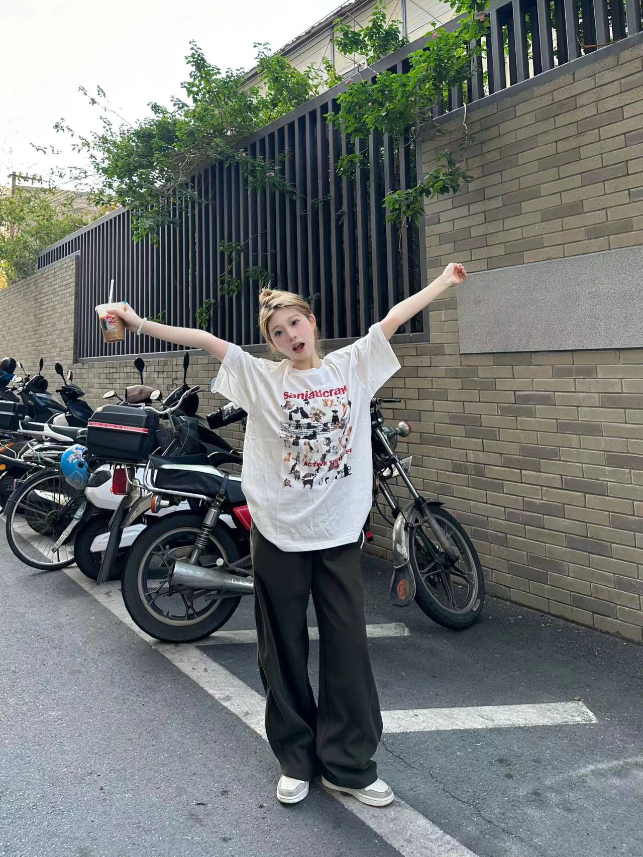 High quality pure cotton 220g combed tightly and feels good live quality front printed short sleeve t-shirt for women