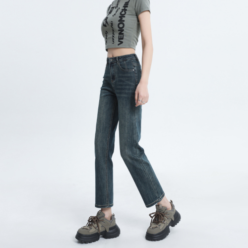 Actual shot of 2024 new design knitted OEM high-end soft textured fabric high-waisted straight jeans