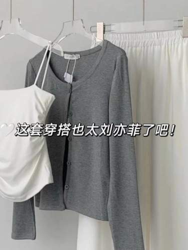 A complete set of spring clothes for women in early spring 2024 new gray white dress salt Korean drama three-piece suit