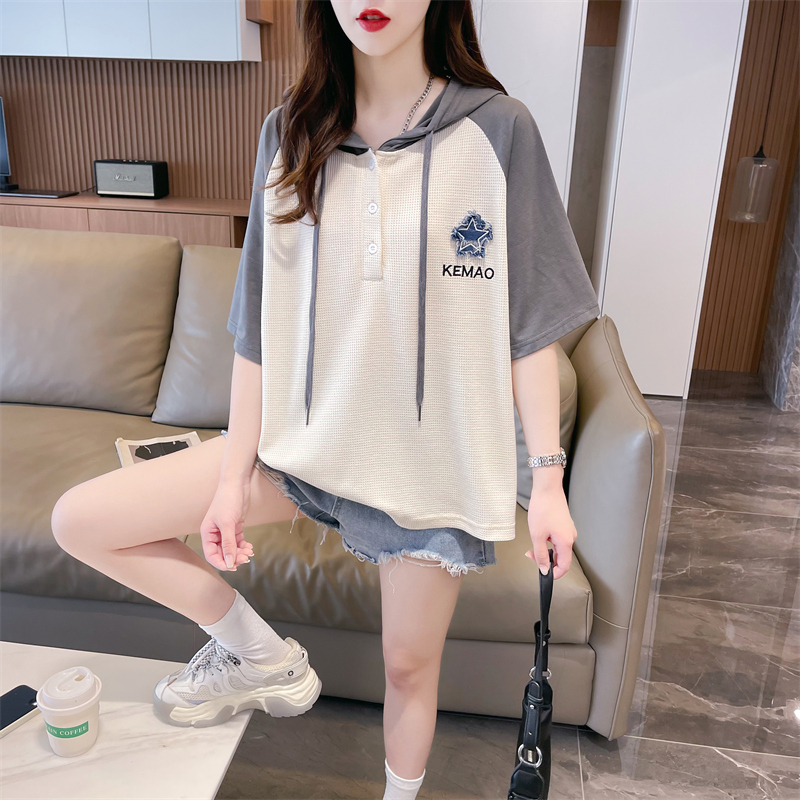 Real shot 2024 summer Korean style loose back collar waffle hooded contrast embroidery mid-length T-shirt for women