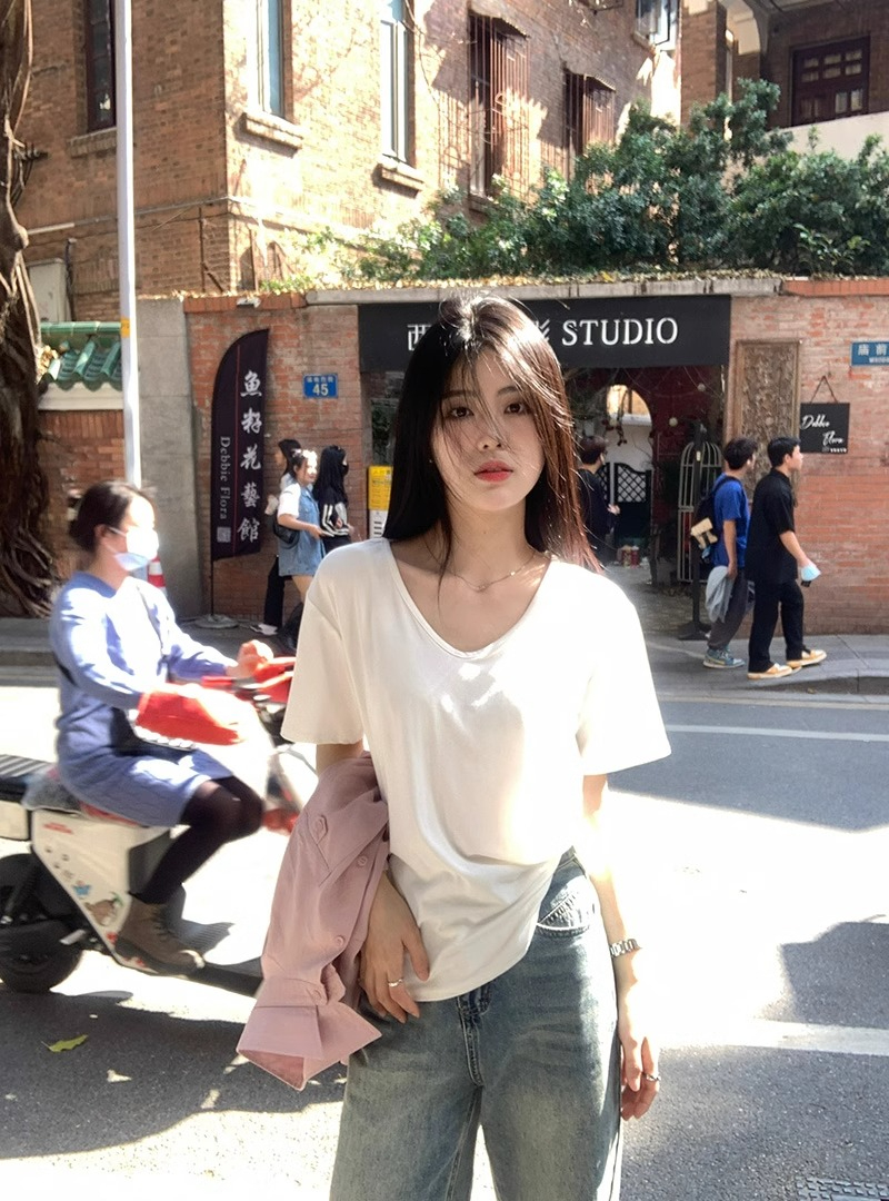 White v-neck right shoulder short-sleeved t-shirt for women summer 2024 new style lazy style solid color bottoming shirt with hot girl top