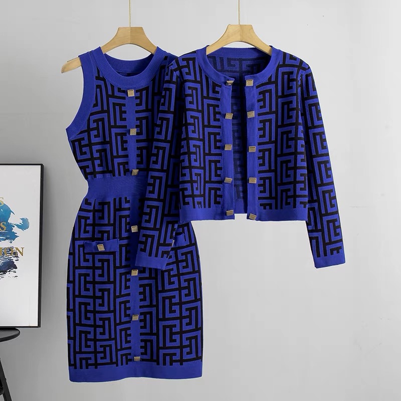 Spring and Autumn Women's Labyrinth Gold Buckle Cardigan Suspender European and American Fashion Small Fragrance Style Knitted Dress Two-piece Set