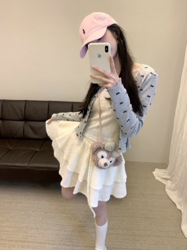 Real shot of girly bow cardigan + milky cheese suspender inner wear + jacquard layered cake skirt