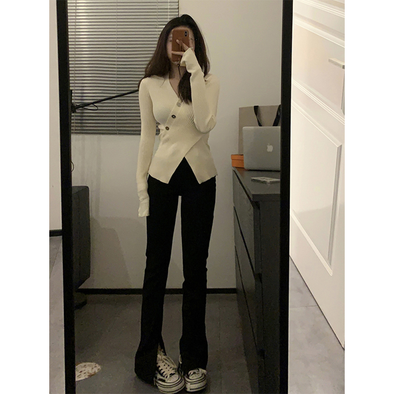 新年2024新款針織打底衫女裝春冬季高級感不規則上衣V領毛衣內搭