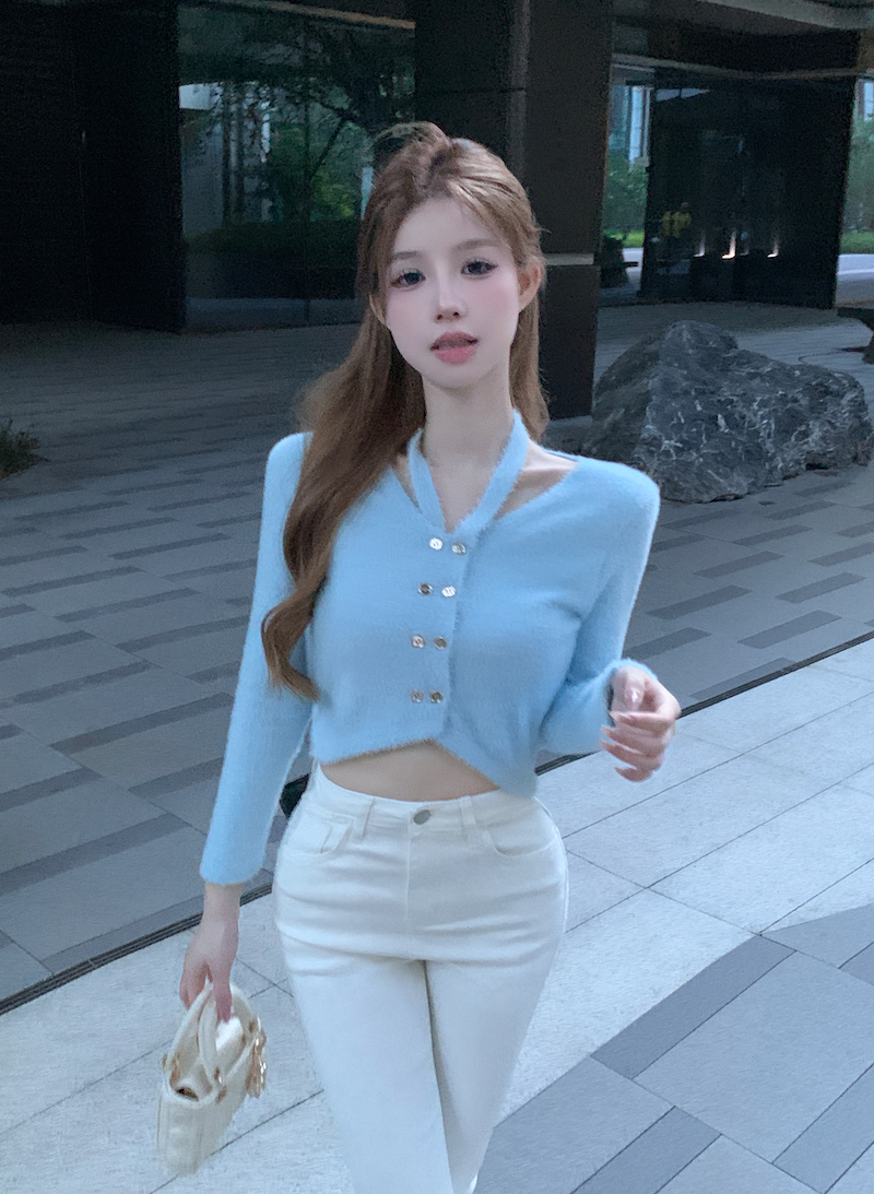 Real shot of hot girl halter neck mink velvet short slim knitted cardigan