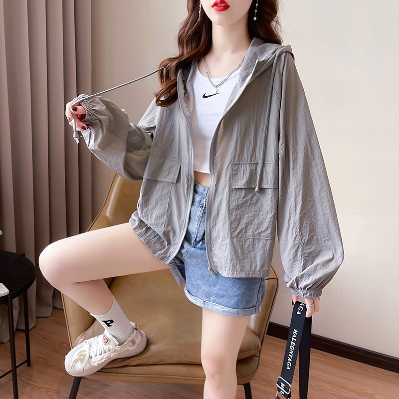 實拍100%聚酯纖維夏季設計感2024連帽純色長袖防曬服女