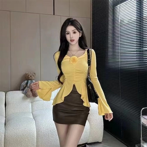 French gentle style v-neck three-dimensional flower long-sleeved slit T-shirt for women in early autumn new slim slim pleated top