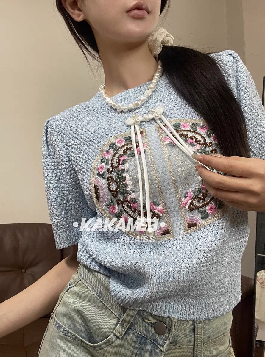 kakamee新中式國風刺繡短袖上衣女2024春夏新洋氣盤扣寬鬆針織衫