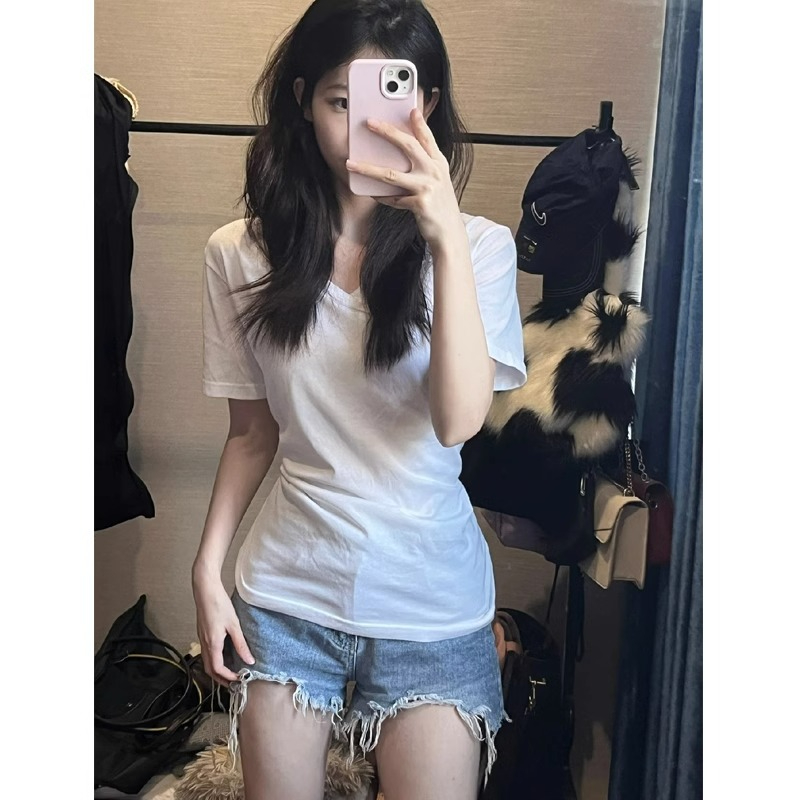 白色正肩V領短袖t恤女2024新款夏季修身小眾內搭打底純欲辣妹上衣