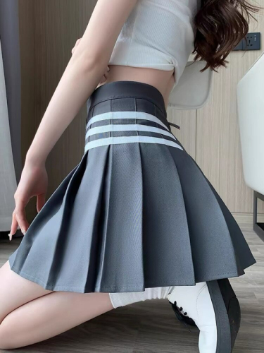 Cyndi Wang's same style tb pleated skirt women's autumn and winter plus size slimming A-line skirt college style three-stripe short skirt