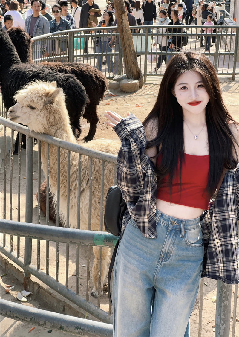 Real shot of pure lust suspender, beautiful back, hot girl wearing bottoming shirt + plaid long-sleeved shirt, cardigan top