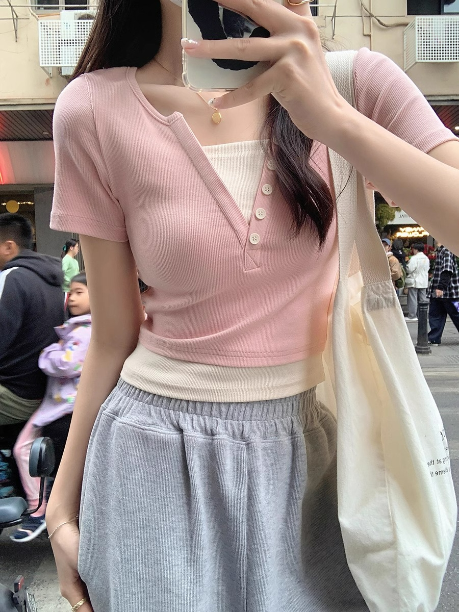韓系學院風辣妹粉色假兩件設計感V領夏季新款上衣女氣質