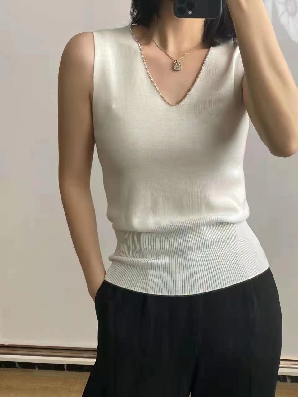 冰絲吊帶背心女內搭夏季薄款修身氣質打底衫領口釘鑽V領無袖上衣