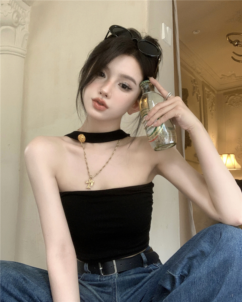 Real shot of sexy hot girl halterneck vest + hip-covering half-length dress + fishtail dress for women