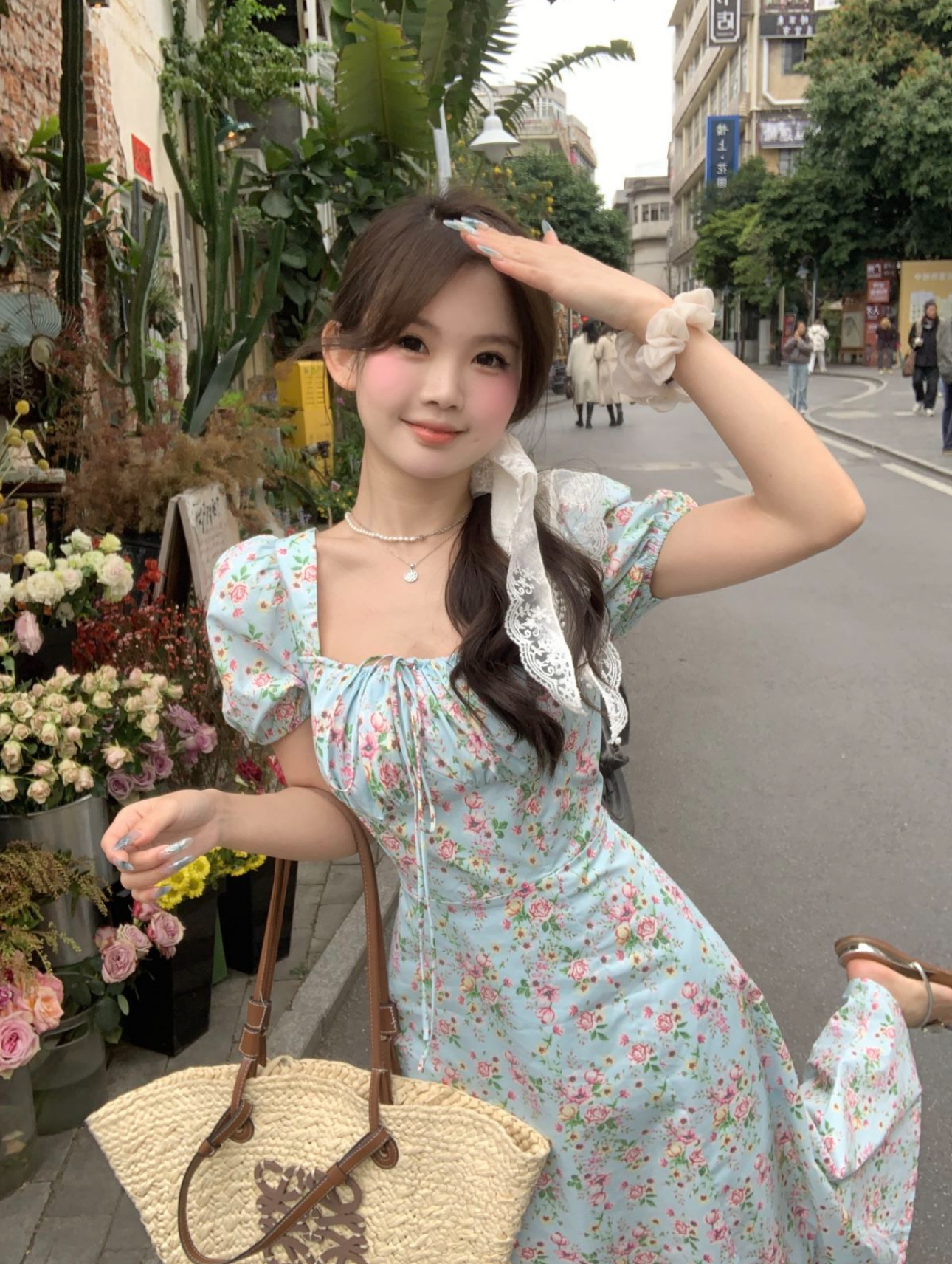 Real shot of blue square neck holiday dress 2024 new retro puff sleeves slim slit floral skirt