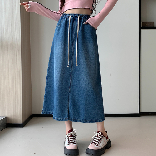Real shot of denim skirt for women in early spring, high waist hip skirt, college style straight loose a-line mid-length skirt
