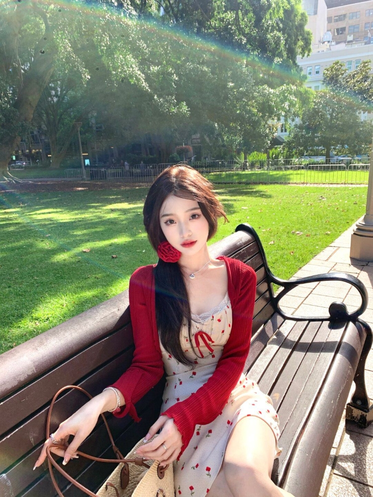 2024年春裝新款法式設計感辣妹風chic小眾復古紅色薄款針織開衫女