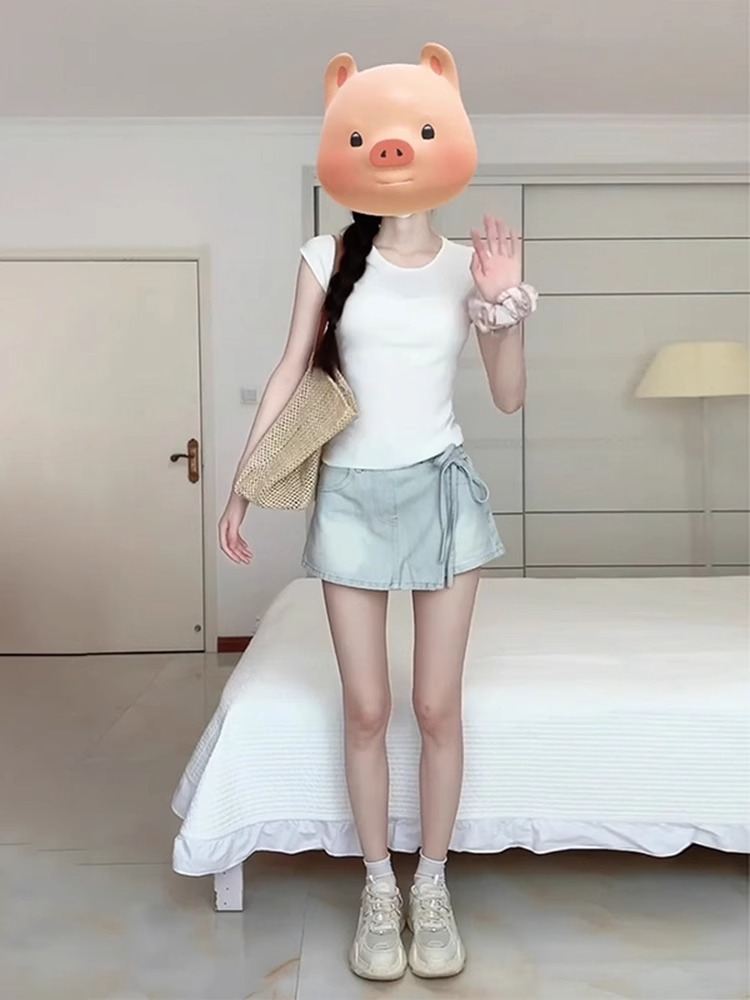 早春女裝2024年新款小飛袖白色連衣裙子掐腰熱辣短裙初春夏季套裝