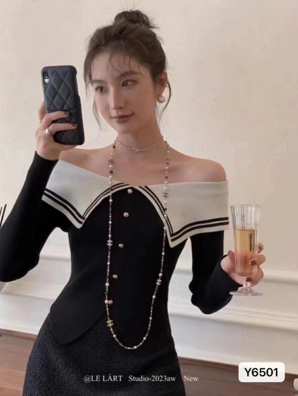 新款設計感法式大翻領一字肩排扣顯瘦長袖上衣女