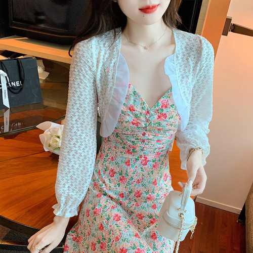 Has shipped small shawl coat women's 2024 spring and summer new versatile lace sun protection coat thin short outer cardigan